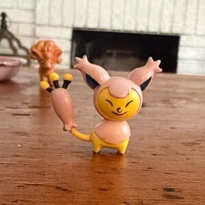 Skitty Pokémon figure from the 2005 Pokémon series
